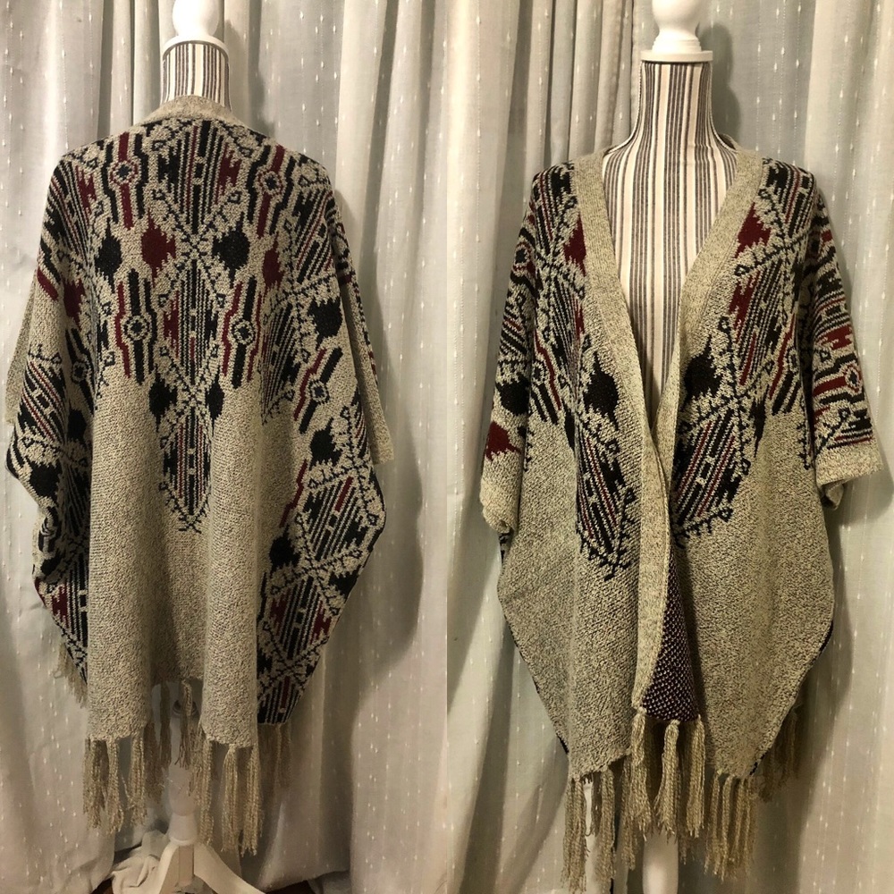 One size fits all shawl with arm holes